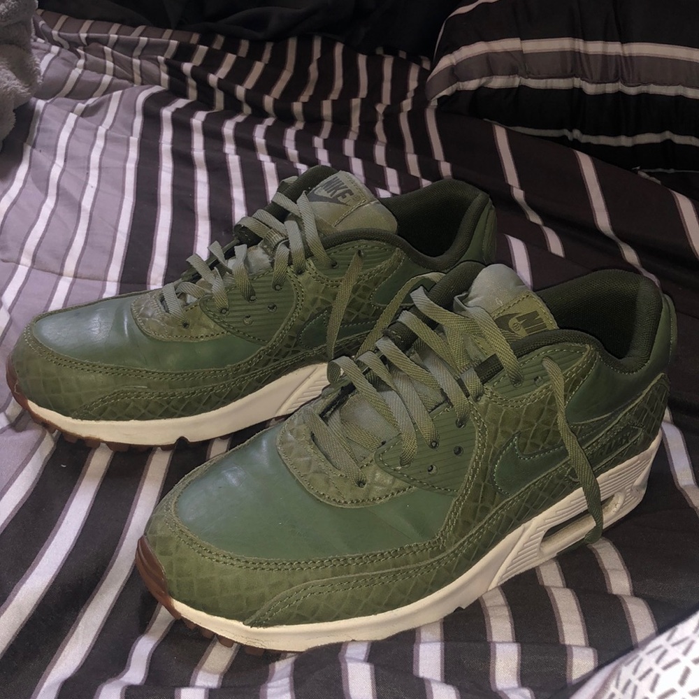 Nike Air Max 90 “Oil Green”